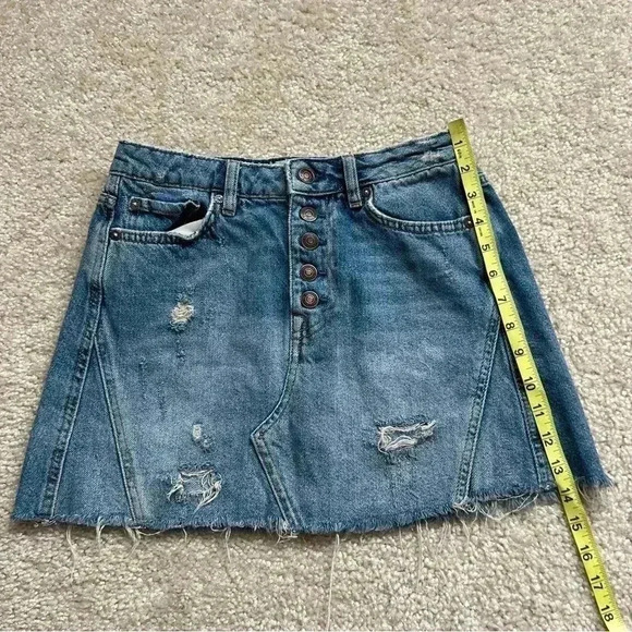 Free People We The Free Button Fly Distressed Denim Jean Mini Skirt Women Sz 26 - Picture 9 of 14